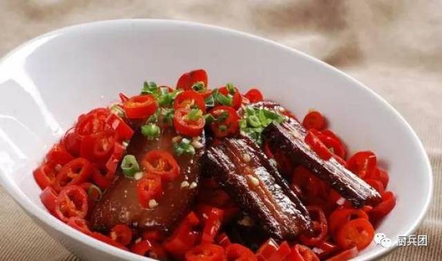 熱門暢銷菜品探秘，小巷美食秘境的誘人魅力