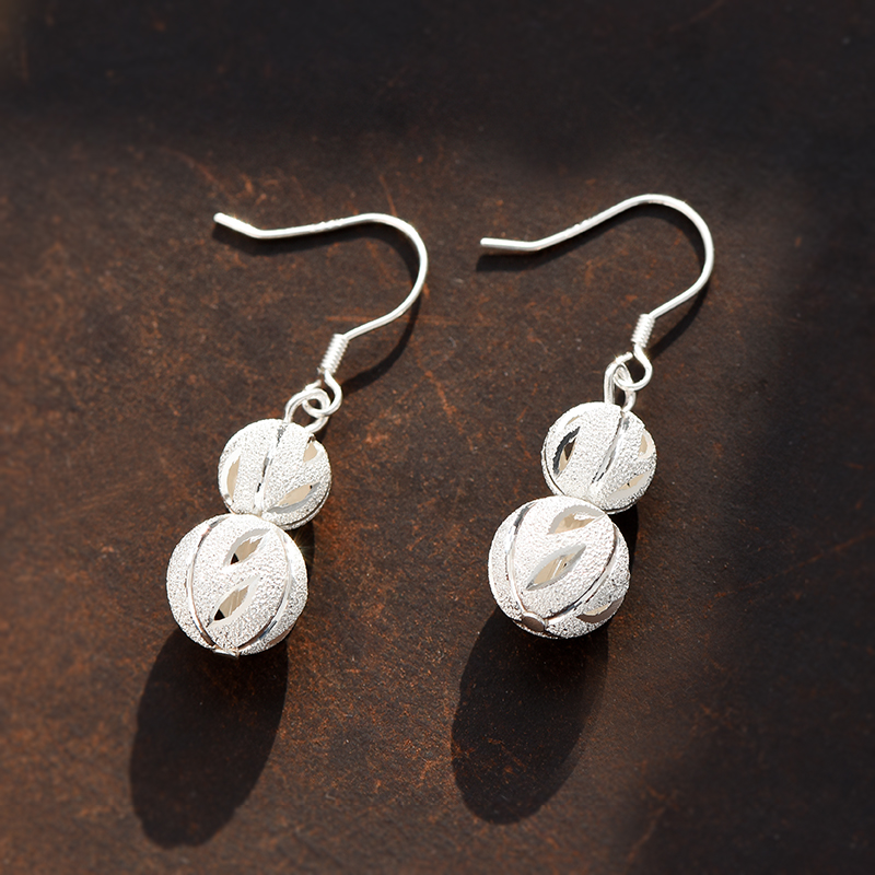 純銀耳墜最新作品，時(shí)尚潮流的閃耀焦點(diǎn)